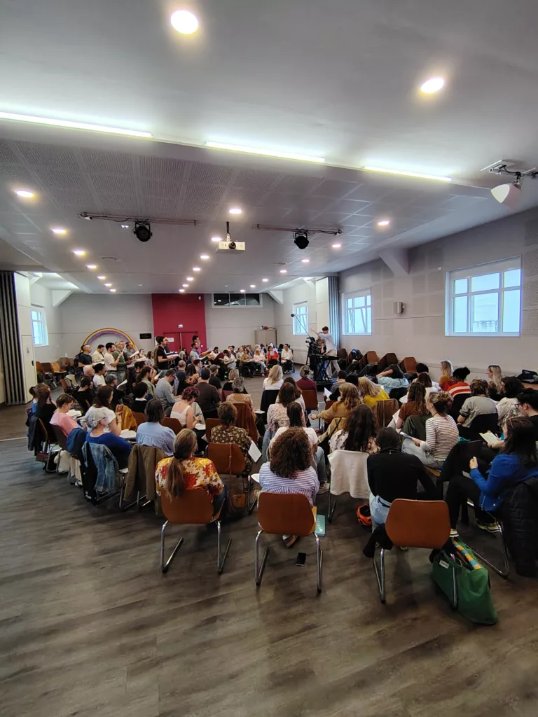 Choristes du chœur Bis Repeetita en répétition
